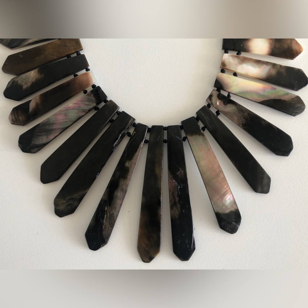 Reversible Shell Necklace - Picture 2 of 8